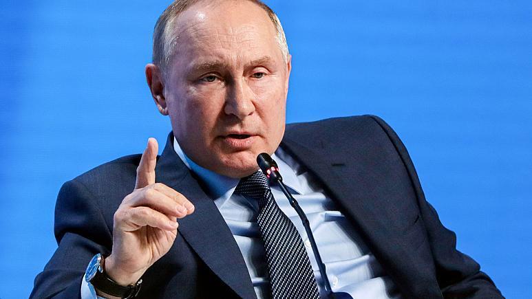 Rusya'nın tek adamı Vladimir Putin, Amerika ile Avrupa'nın ambargo ve tehditlerine ısrarla karşı duruyor. Fotoğraf-AP.jpg