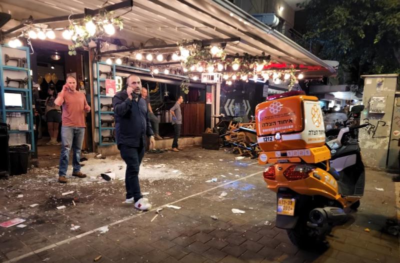 Filistinli direnişçinin Tel Aviv'deki silahlı eyleminden sonraki görüntü.jpg