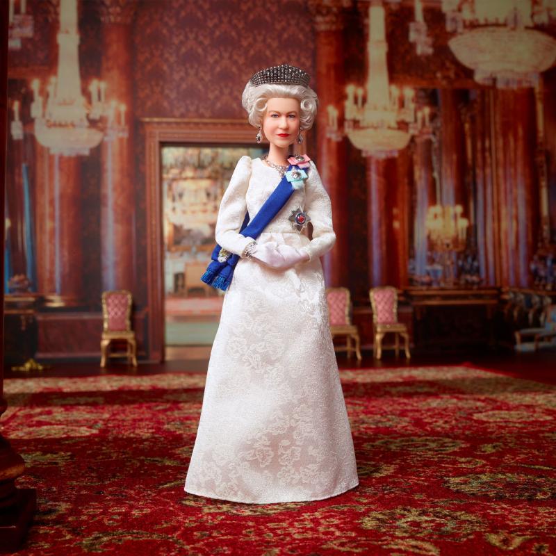 kraliçe II. elizabeth barbie.jpg