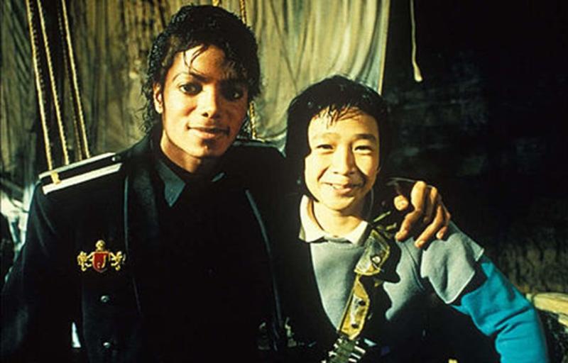 Ke Huy Quan & Michael Jackson.jpg