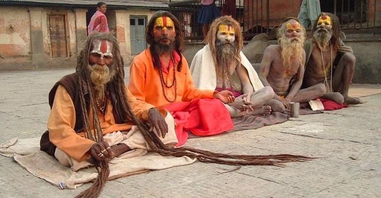 Hindistan'daki Hinduizm, Budizm, Ceynizim ve Şamanizm gibi inançların ortak paydası çilecilik ve perhizdir.  Fotoğraf-Deniz Pehlivan. Kaynak.jpg