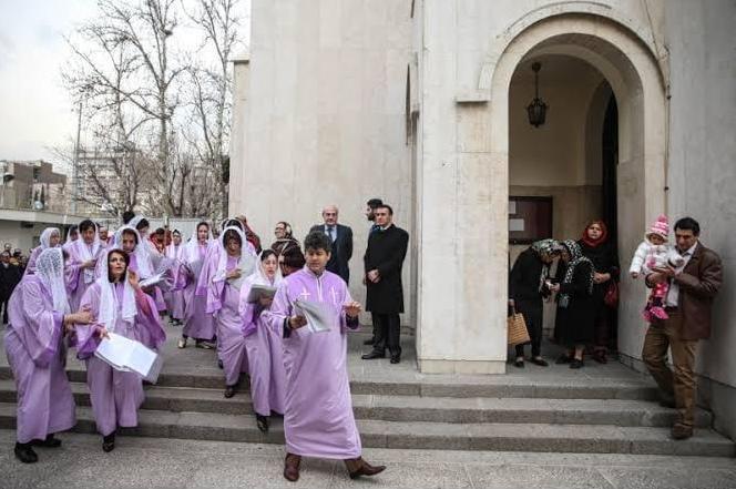 İran'daki Paskalya şölenine diğer din mehsupları da ilgi duyarlar. .jpg