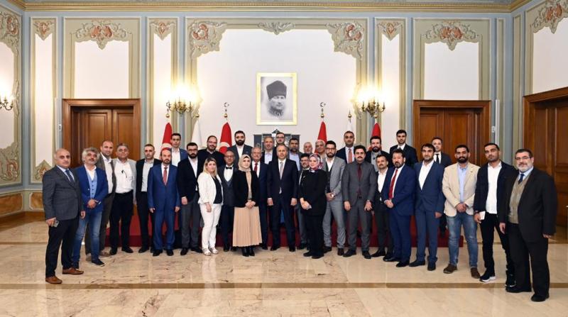 İstanbul Valisi Ali Yerlikaya, kentteki yabancı dernek temsilcileriyle bir araya geldi