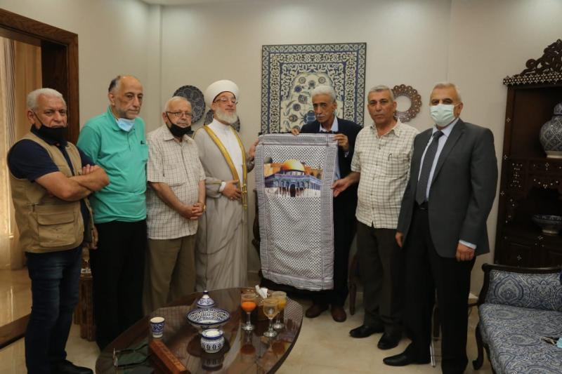 Şeyh Qaraqira, Filistin El Fetih hareketi yetkililerini kabul ediyor. Kaynak-Daily Lebanon. .jpg
