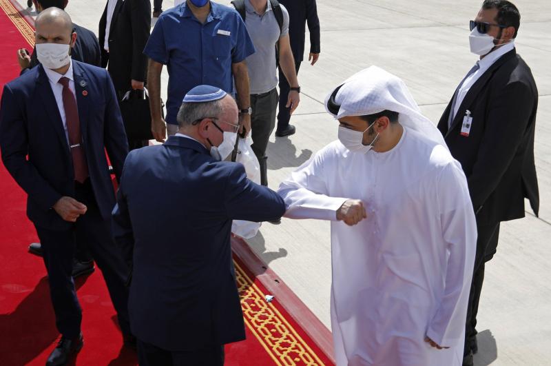 İsrail Mili Güvenlik Danışmanı Meir Ben Şabat, Birleşik Arap Emirlikleri yetkilisiyle ikili anlaşmalar imzaladı. 1 Eylül 2020. Fotoğraf-AP.jpg