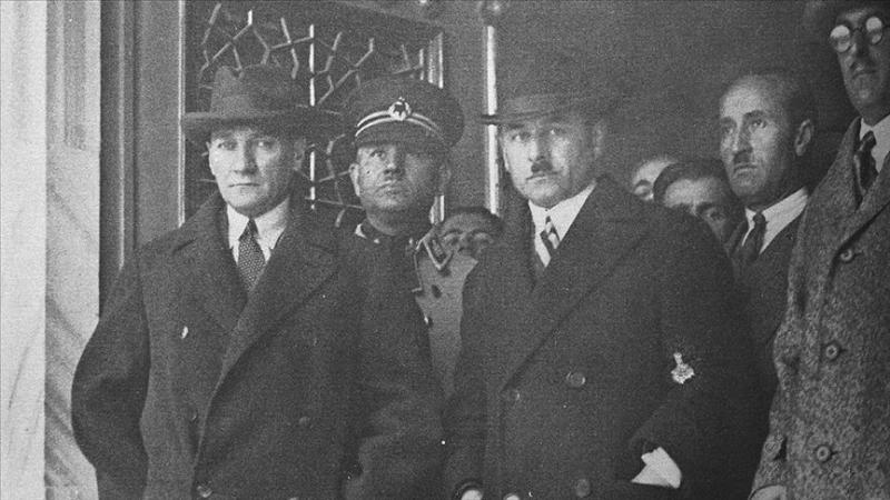 Hamdullah Suphi ve Atatürk.jpg
