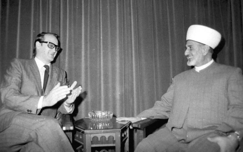 Sovyet Büyükelçi V. Kolotoşa, dönemin Lübnan baş müftüsüyle. Kaynak-Al Marife.org_.jpg
