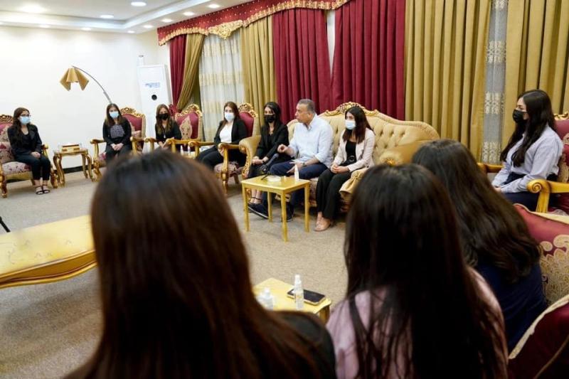 Kazimi IŞİD mağduru kadınlarla görüştü Fotoğraf Irak Başbakanlık Basın Ofisi.jpg