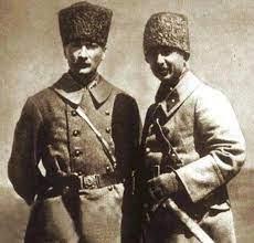 Mustafa Kemal Atatürk ile İsmet İnönü.jpg
