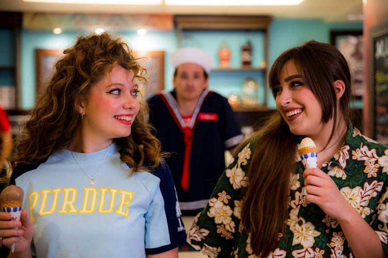 Purdue Üniversitesi tişörtü Stranger Things'in 2019'daki bir bölümünde izleyicinin karşısına çıkmıştı (Netflix)