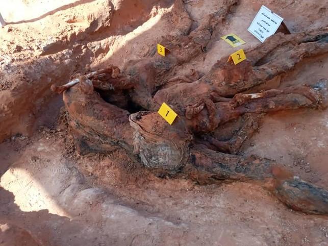 Tarhuna’da bulunan bir toplu mezar. Fotoğraf: Twitter