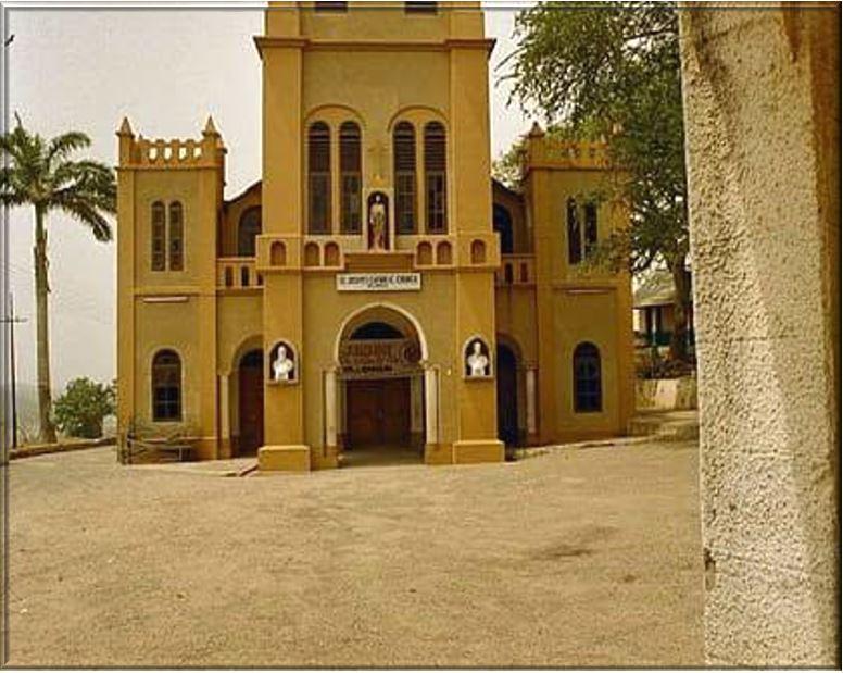 Elmina’da sömürgeci Hollandalıların inşa ettiği bir kilise.JPG