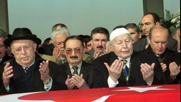 Aydın Menderes'e göre; Süleyman Demirel, Adnan Menderes'in kabrini İstanbul'a nakletme konusunda sözünü tutamadı. Ecevit ise samimiydi.jpg