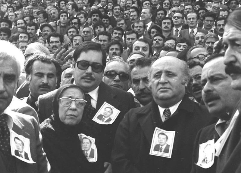 Demirel ve dönemin politikacıları, Aydın Menderes'in cenazesinde.jpg