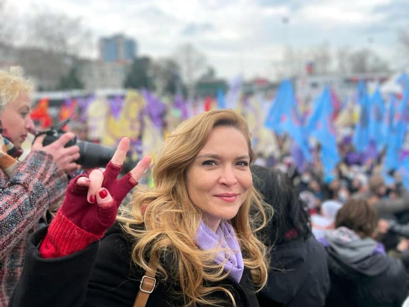 Ayşen Şahin, kadınların protesto hareketinde   .JPG
