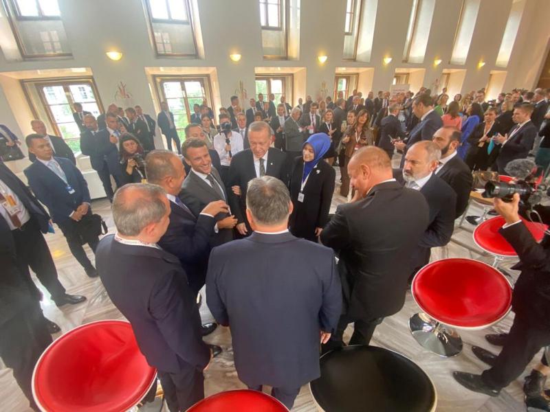AA-20221006-29084136-29084133-AVRUPALI_LIDERLER_AVRUPA_SIYASI_TOPLULUGU_TOPLANTISI_ICIN_BIR_ARAYA_GELDI.jpg