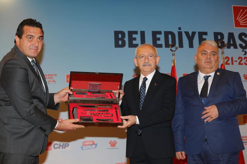 AA-20221022-29219406-29219397-CHP_GENEL_BASKANI_KILICDAROGLU_SIVASTA_BELEDIYE_BASKANLARI_CALISTAYINDA_KONUSTU.jpg