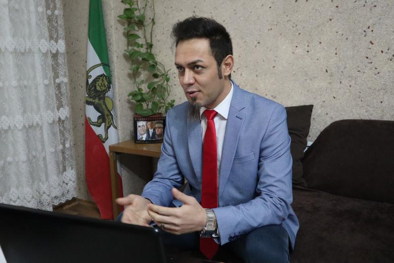 Zamani, son zamanlarda Bayan  isimli medya ağında program sunuyor, Keyhan gazetesine de makale yazıyor.jpg
