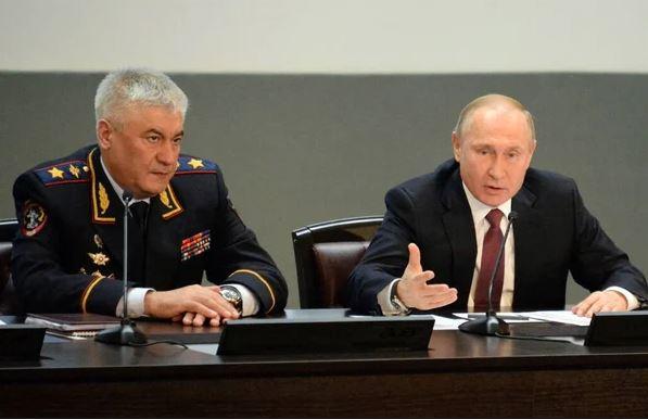 Rusya Başkanı Putin, NATO'nun sınırına dayanmasına Ukrayna müdahalesiyle karşılık verdi.JPG