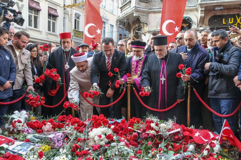 AA-20221116-29456375-29456373-BEYOGLUNDA_ISTIKLAL_BIZIM_BIRLIK_VE_BERABERLIK_YURUYUSU_DUZENLENDI.jpg