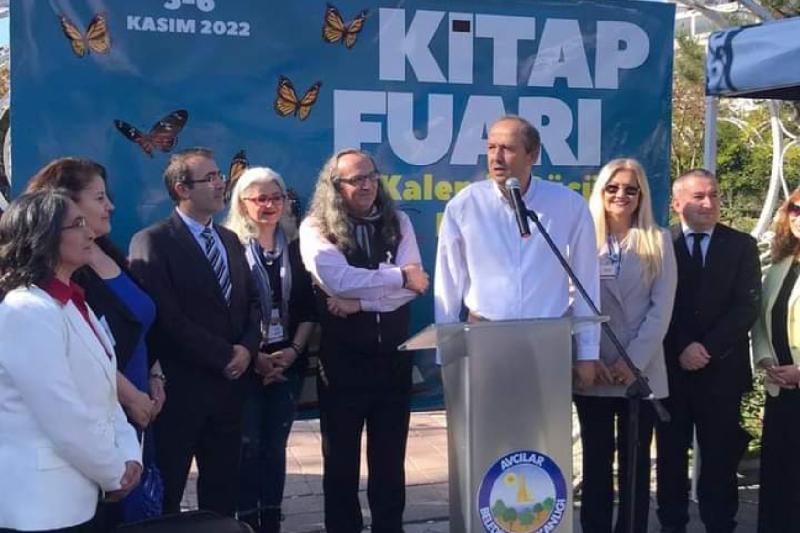 Avcılar Belediye Başkanı Turan Hançerli, fuarda konuşuyor.jpg