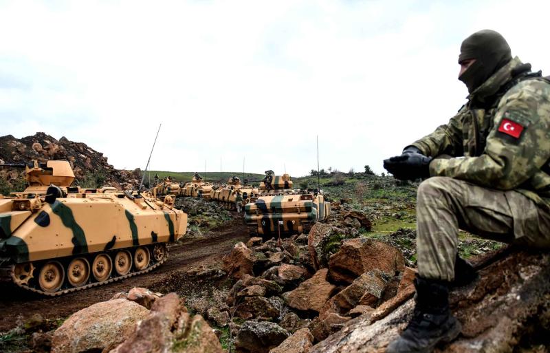 turkish-army-troops-gather-near-b001-diaporama.jpg