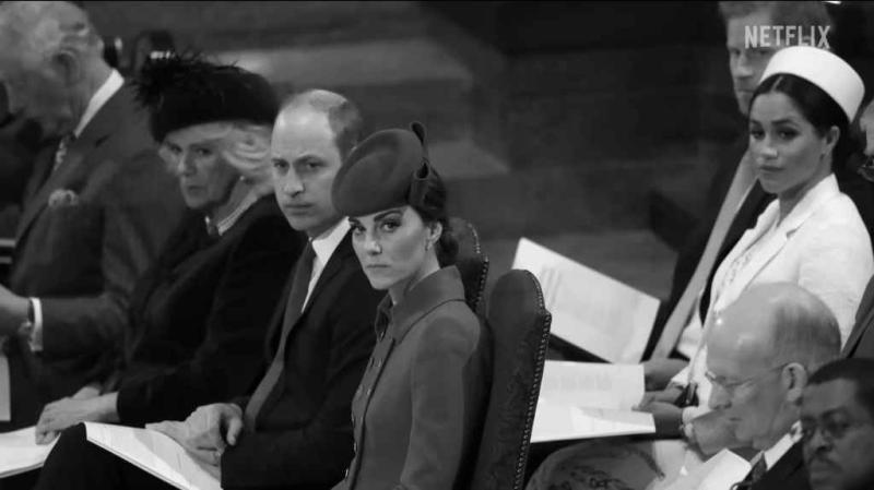 Fragmanda diğer Kraliyet üyeleri (Kral Charles, Konsort Kraliçe Camilla, Prens William, Kate Middleton) sadece bu fotoğrafta görüldü (Netflix)