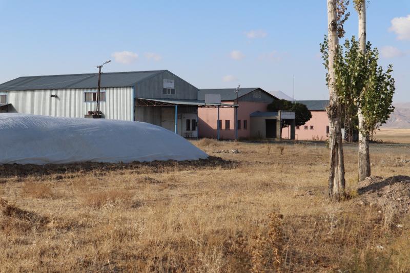 İki köyde de tüm köylülerin ortak olduğu ve kollektif bir model ile üretim yapan kooperatifler kurulmuş.JPG