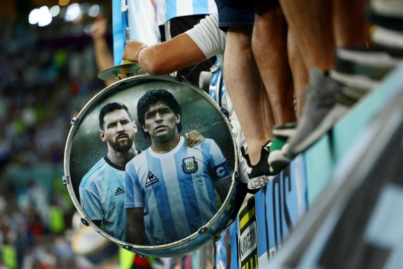 Messi Maradona.jpg