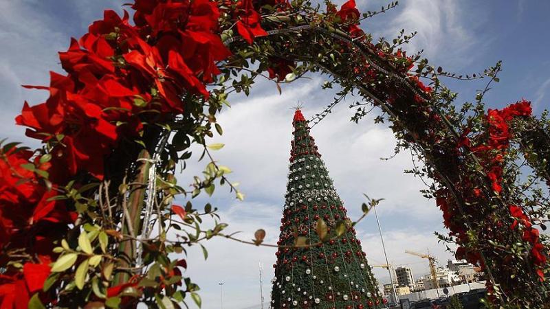 Yılbaşı süslemeleri ve Noel Ağacı. Fotoğraf-A.A..jpg