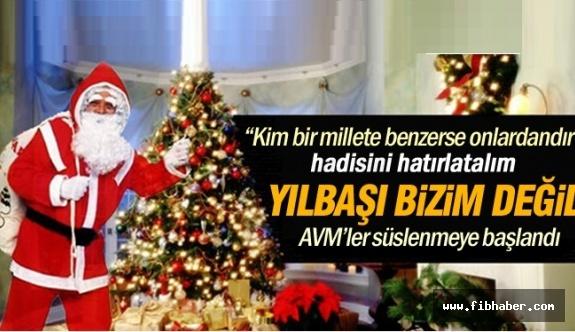 Nevşehir'de ışıltılı Noel Ağacı tepkilere neden oldu. Kaynak-FİB Haber. .jpg