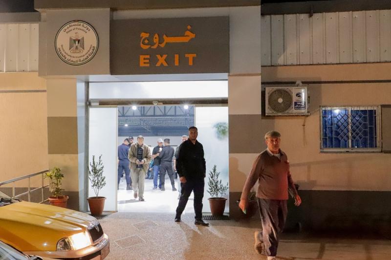 İsrail, Gazzelilerin Batı Şeria'ya hareketini sınırlamak için katı koşullar koyduğunu kabul ediyor ve şimdi sürecin tersine çevrilmesini teşvik ediyor.jpg