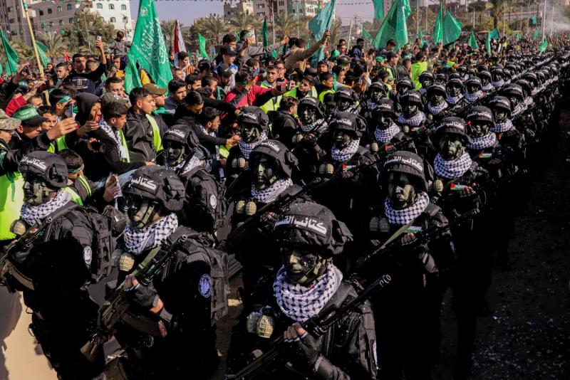 Hamas Hareketi’nin silahlı üyelerinin askeri geçit töreni.jpg