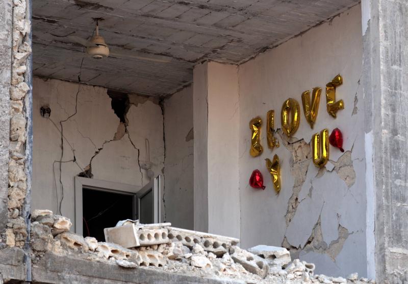 Depremin sert vurduğu Cenderis'te bir evden geriye kalanlar (Reuters)