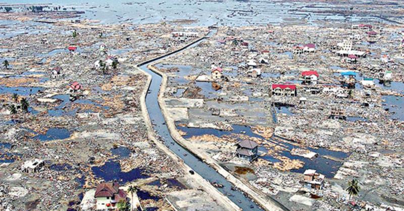 Güney Asya'daki 2004 depremi ve tsunamisinin yol açtığı yıkım..jpg