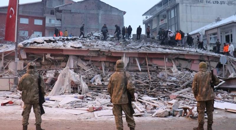 Malatya'da bir deprem yıkıntısı..jpg