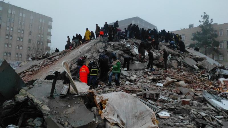 Şanlıurfa'da depremin yıktığı bina .jpg