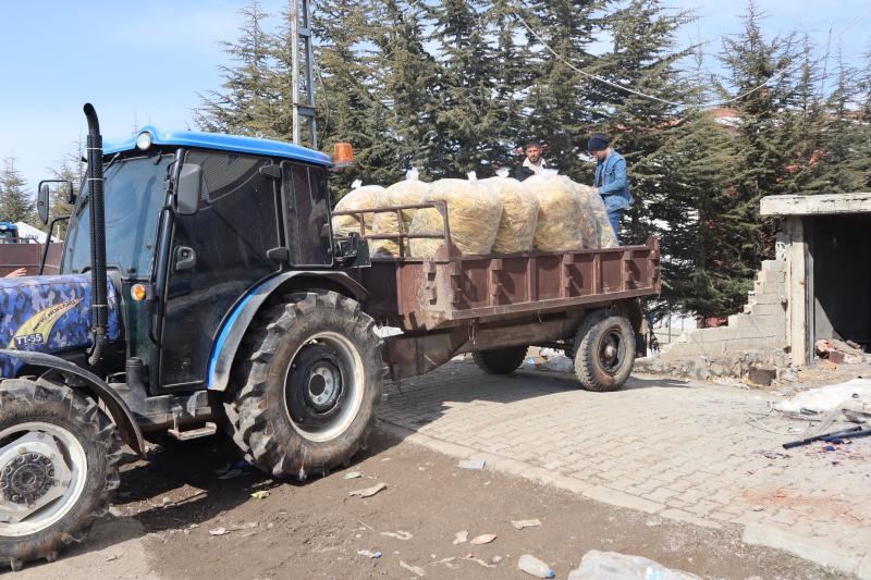 Kurtarılan tütünler başka yere sevk ediliyor.JPG