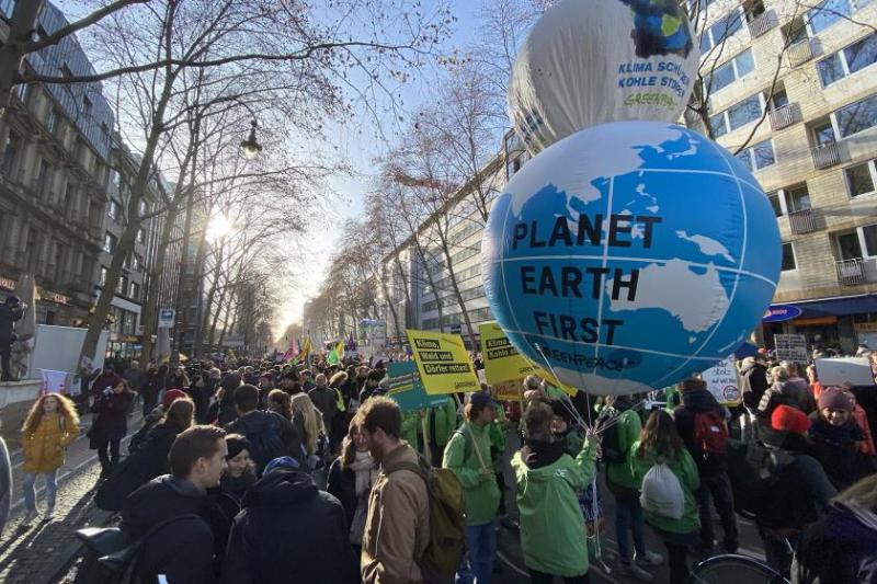 İklim protestocuları. Başka Dünya yok diyorlar. Görsel-Mesut Zeyrek, AA.jpg