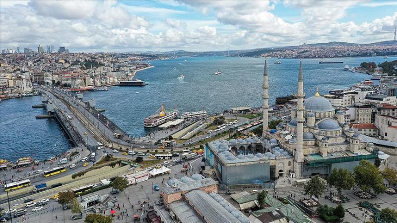 İstanbul manzarası tarihi yapılar AA.jpg