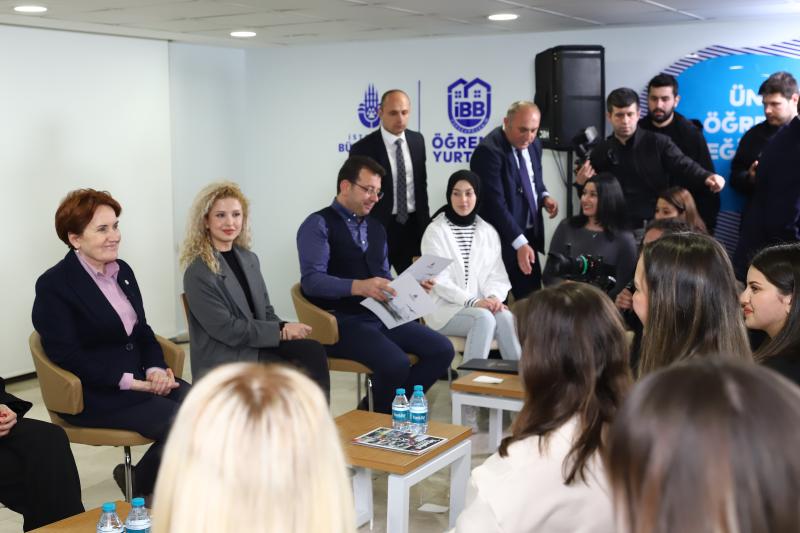 AA-20230401-30737395-30737393-IYI_PARTI_GENEL_BASKANI_AKSENER_UNIVERSITE_OGRENCILERININ_SORULARINI_YANITLADI.jpg