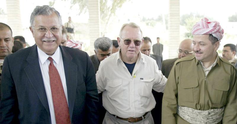 Savaş sonrası Irak'ta Celal Talabani, ABD Generali Jay M. Garner ve Mesut Barzani_.jpg