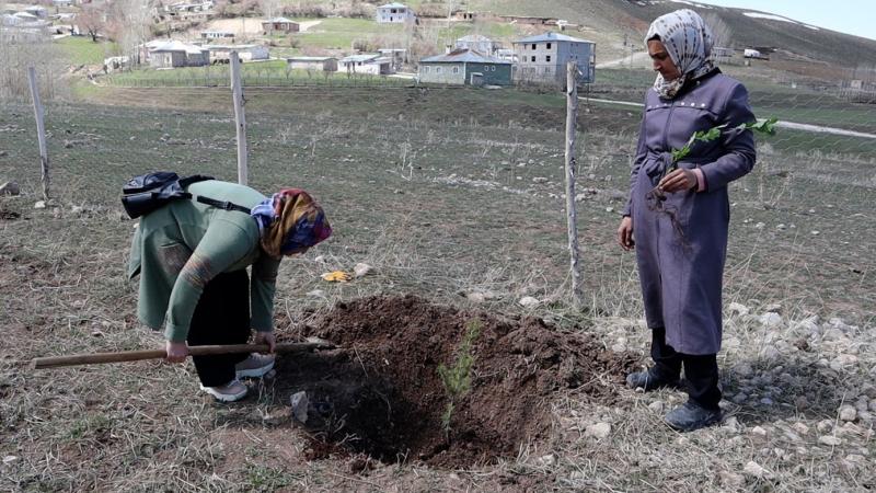 Etkinliğe, kadınlardan da katılım yüksekti.jpg