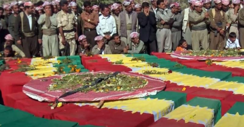 Barzani aileleri,  kaybedilip sonradan naaşları bulunan yakınlarının defin töreninde. Kaynak-K24.jpg