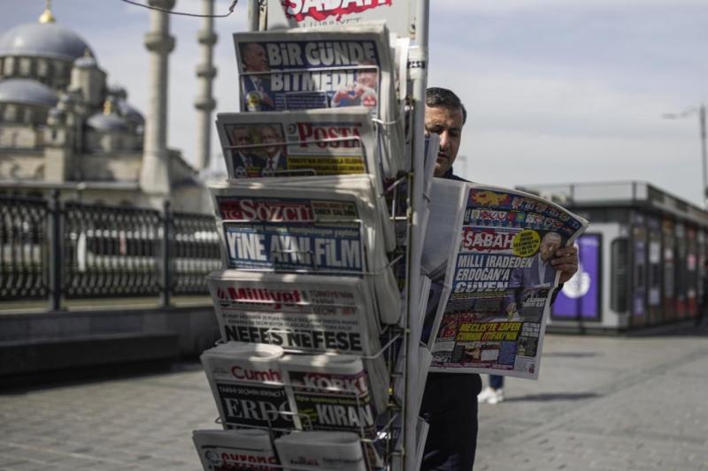Seçimin ikinci turu, gazete manşetlerinde yorumlandı. Fotoğraf-AP.jpg