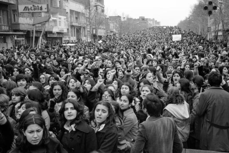 İranlı kadınlar, Dünya Kadınlar Günü'nü kutluyorlar, Mart 1979.jpg