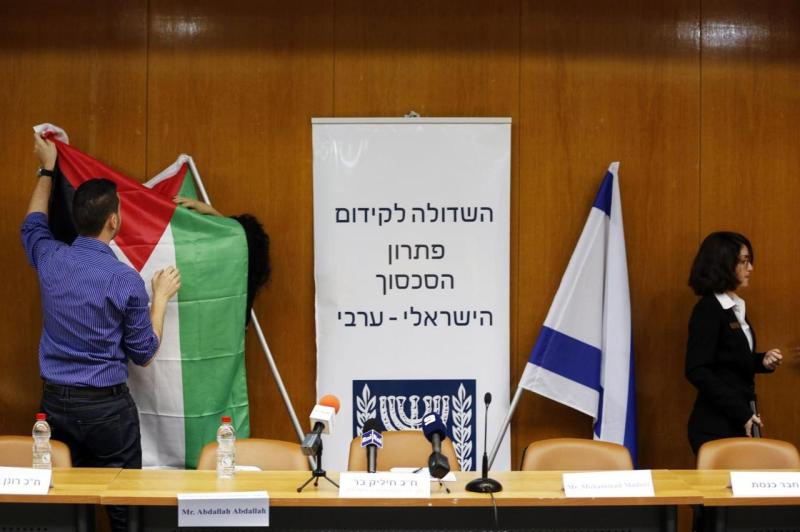 İsrail Filistin bayrakları Israil parlamentosu 31 Temmuz 2013 Reuters.jpg