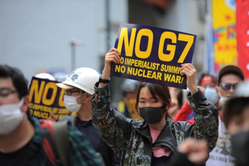 G7 Zirvesi'ni protesto eden Japonyalı aktivistler.jpg