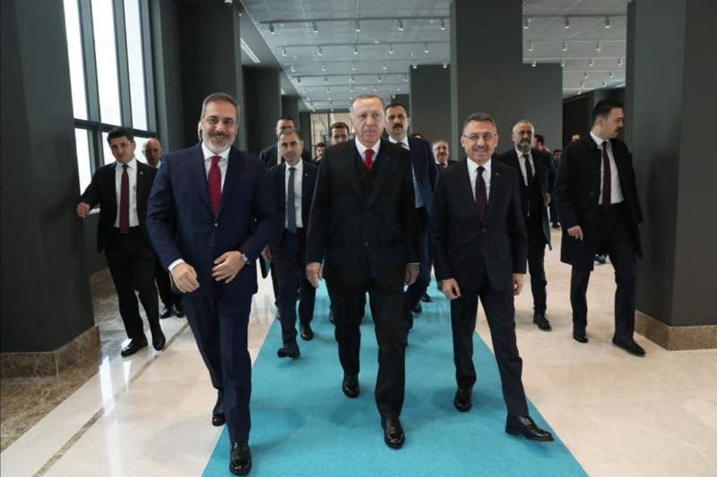 Erdoğan, MİT'in yeni hizmet binasının açılışında H. Fidan ile.jpg
