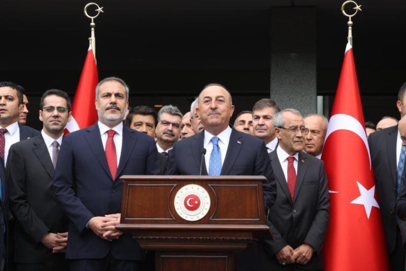 Hakan Fidan-Mevlüt Çavuşoğlu, dışişleri bakanlığı devir teslim töreninde. Fotoğraf-AA.jpg